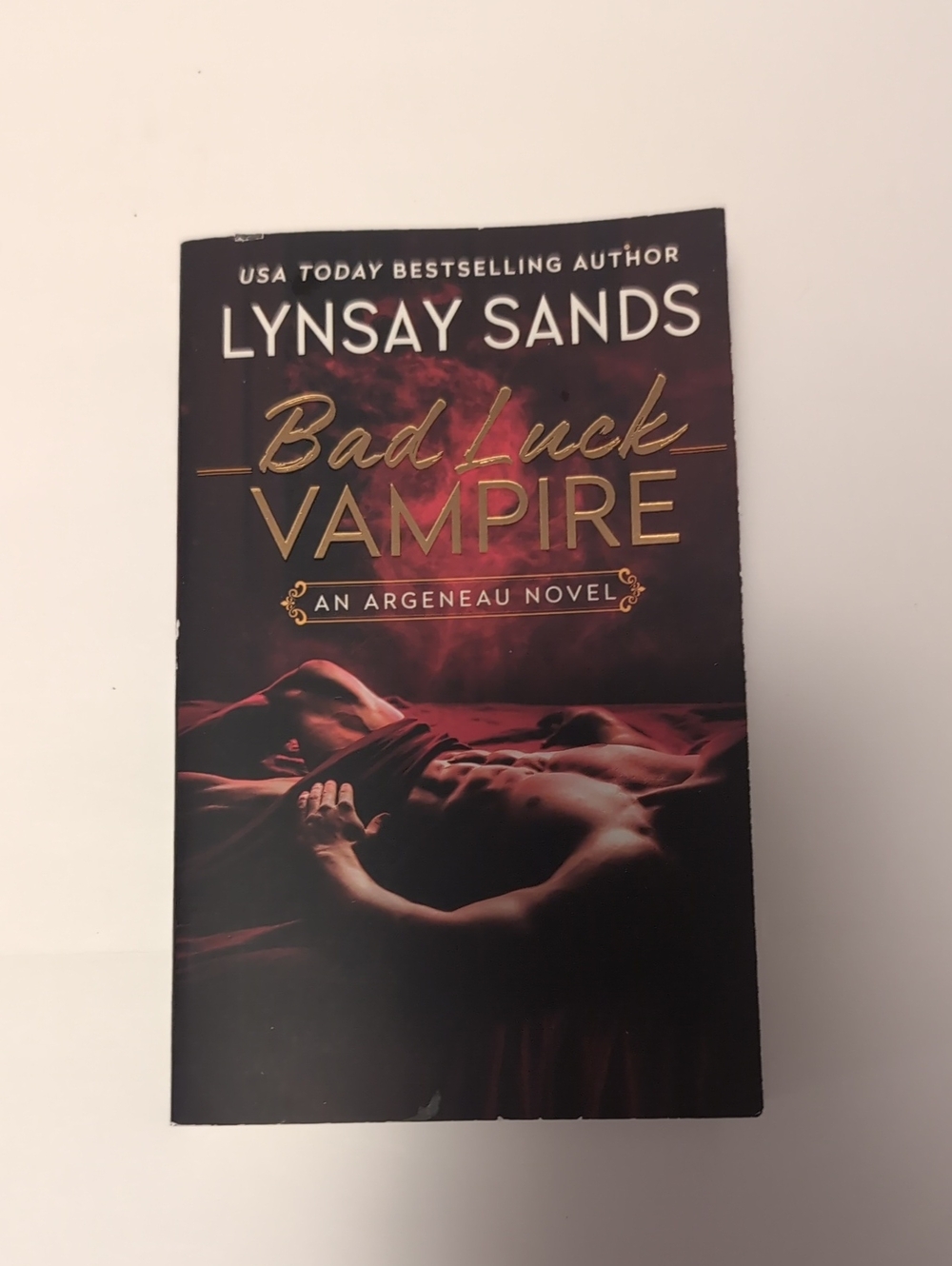 Avon Lynsay Sands Bad Luck Vampire - Black and Red Cover